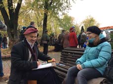 шаржист Михаил Шабалин рисует шаржи на Кельтском празднике