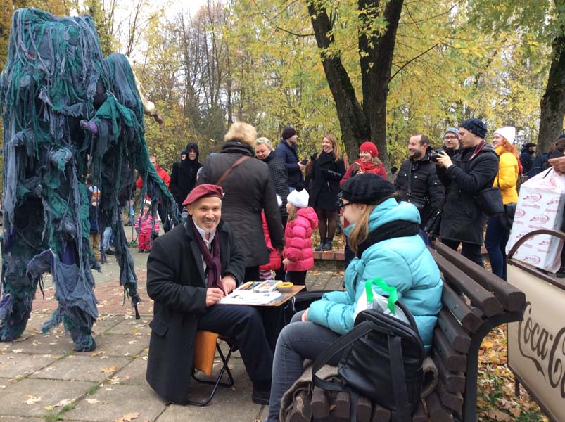 шаржист Михаил Шабалин рисует  Настю на корпоративе