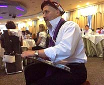 шаржист Михаил Шабалин и пакет для мусора